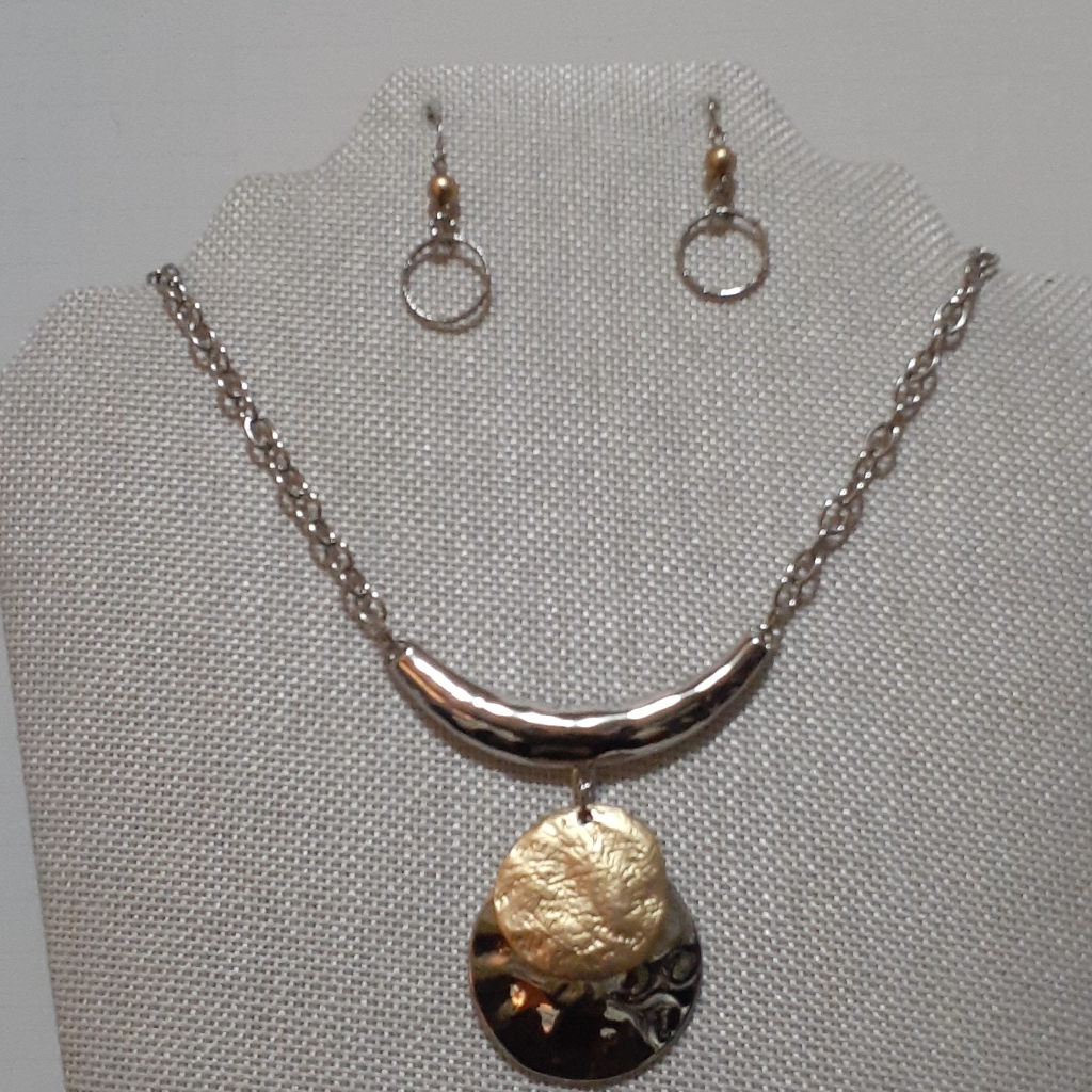Christopher Banks Womens Jewelry Necklace Earrings 25$